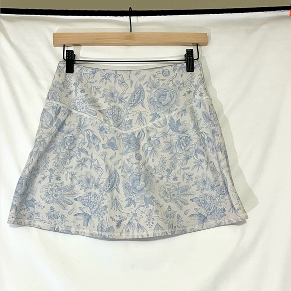 ANTONIO MELANI Women’s small Blue and White Floral Athletic Skort - Picture 1 of 9